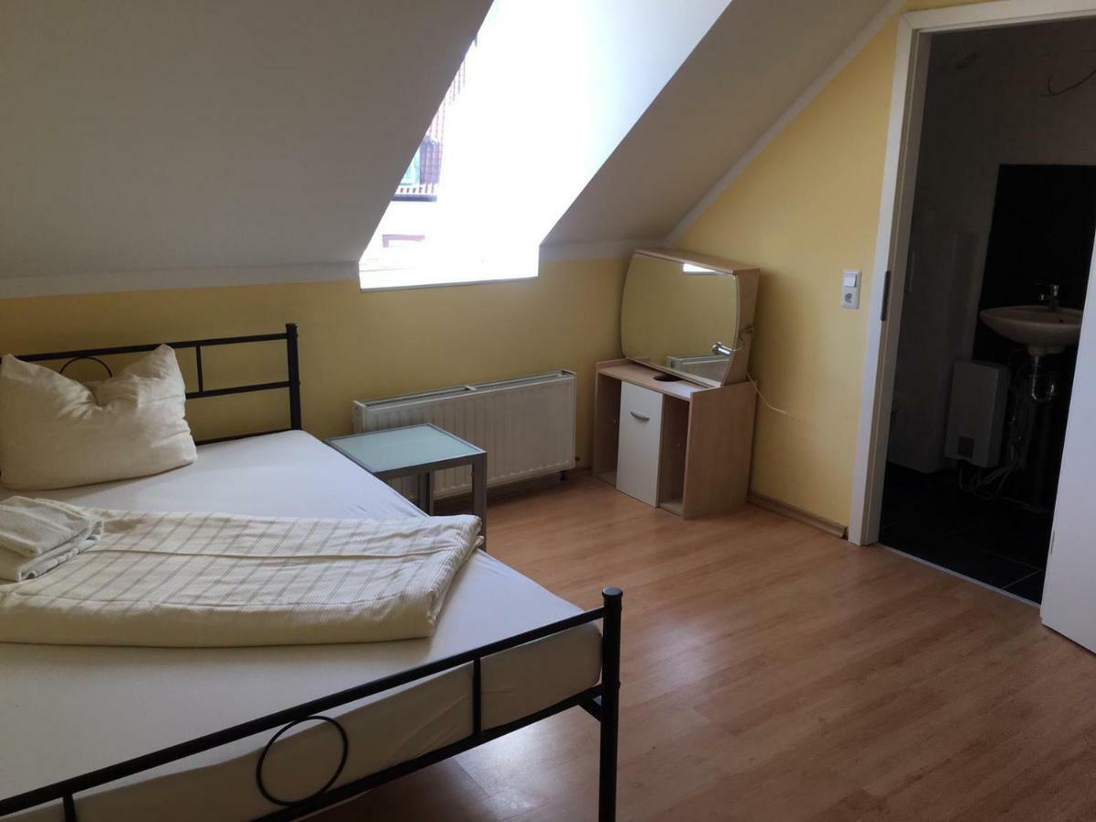 Doppelbettzimmer Mit Bad Кайзерслаутерн Экстерьер фото